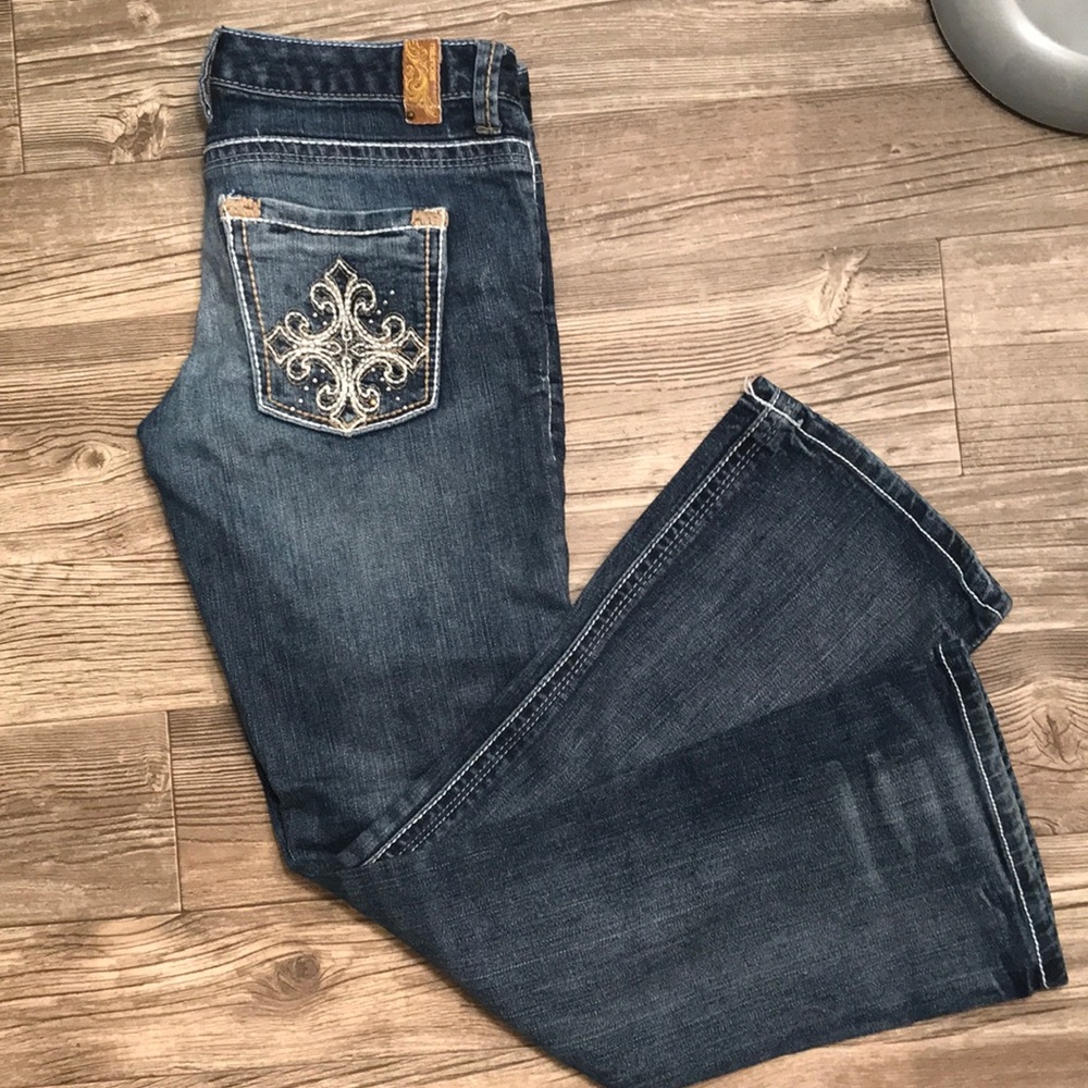 Maurice’s embellished bootcut jeans size 5/6 short